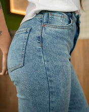 Cargar imagen en el visor de la galería, JEAN MOM FLARE STRETCH TIRO ALTO 4308
