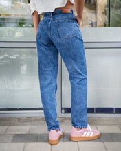 Cargar imagen en el visor de la galería, JEAN MOM FIT RIGIDO TIRO ALTO 4236
