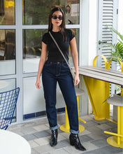 Cargar imagen en el visor de la galería, JEAN MOM FIT RIGIDO TIRO ALTO 4243
