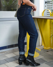 Cargar imagen en el visor de la galería, JEAN MOM FIT RIGIDO TIRO ALTO 4243
