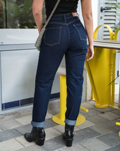 Cargar imagen en el visor de la galería, JEAN MOM FIT RIGIDO TIRO ALTO 4243
