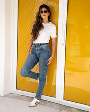 Cargar imagen en el visor de la galería, JEAN MOM FIT STRETCH TIRO ALTO 4201
