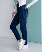 Cargar imagen en el visor de la galería, JEAN MOM FIT STRETCH TIRO ALTO 4208
