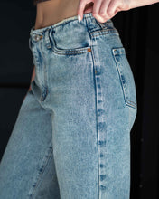 Cargar imagen en el visor de la galería, JEAN STRAIGHT LENGHT RIGIDO TIRO ALTO 4285
