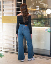 Cargar imagen en el visor de la galería, JEAN MOM FLARE RIGIDO TIRO ALTO 4276
