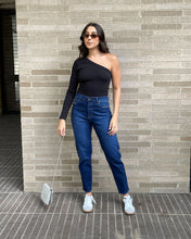 Cargar imagen en el visor de la galería, JEAN MOM FIT STRETCH TIRO ALTO 4208

