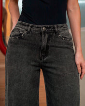 Cargar imagen en el visor de la galería, JEAN WIDE LEG RIGIDO TIRO MEDIO GRIS OSCURO 4269
