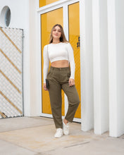 Cargar imagen en el visor de la galería, PANTALON  MOM FIT STRETCH TIRO ALTO OLIVA  4175

